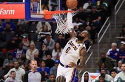 开云体育app-湖人客场不敌活塞，遭遇连败