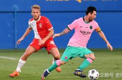 开云体育在线-巴萨主场2-0战胜比利亚雷尔，梅西梅开二度闪耀