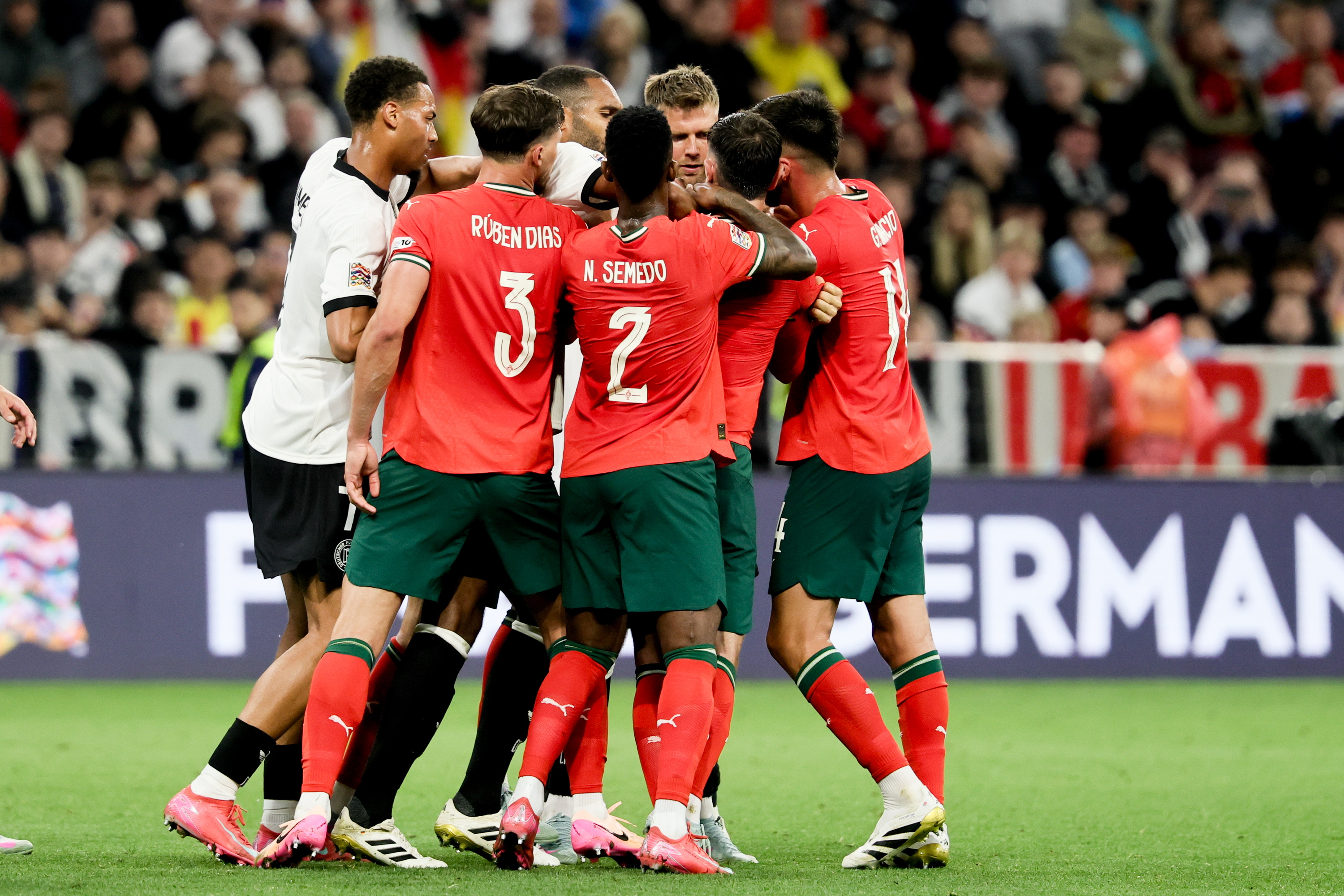 葡萄牙队在客场大胜卢森堡队