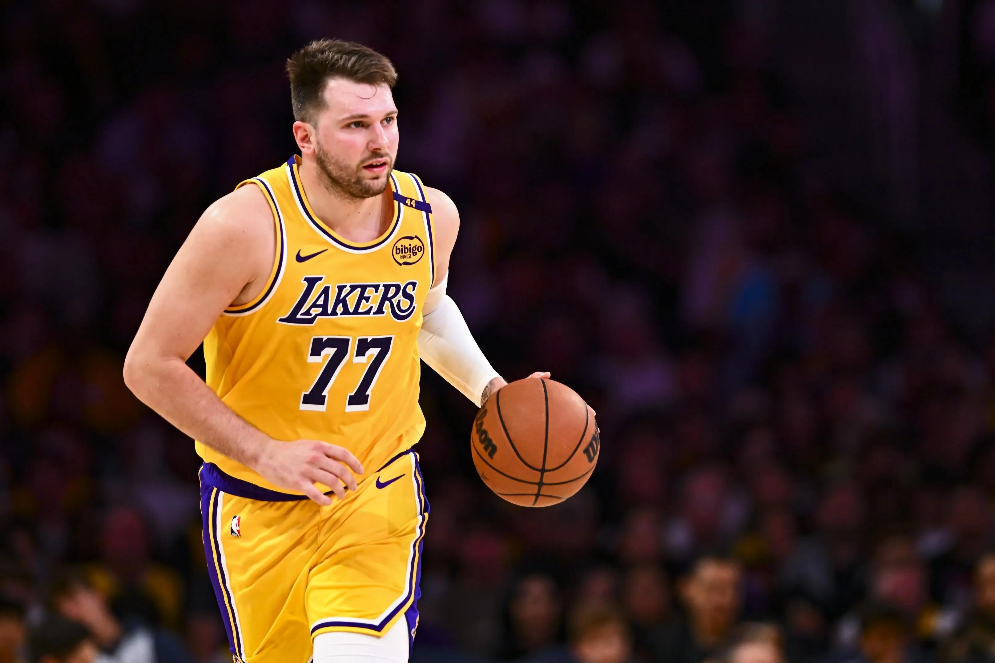 爵士轻取雄鹿，米切尔命中绝杀关键球