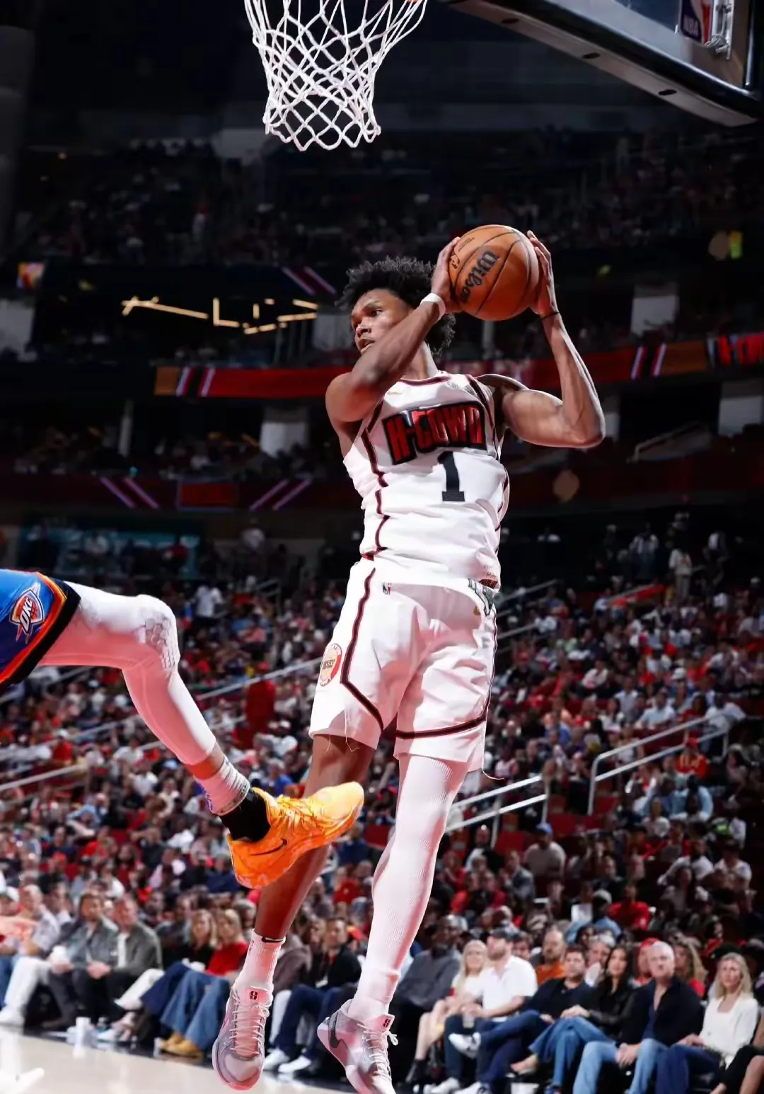 火箭胜勇士，哈登半场闪电砍下37分